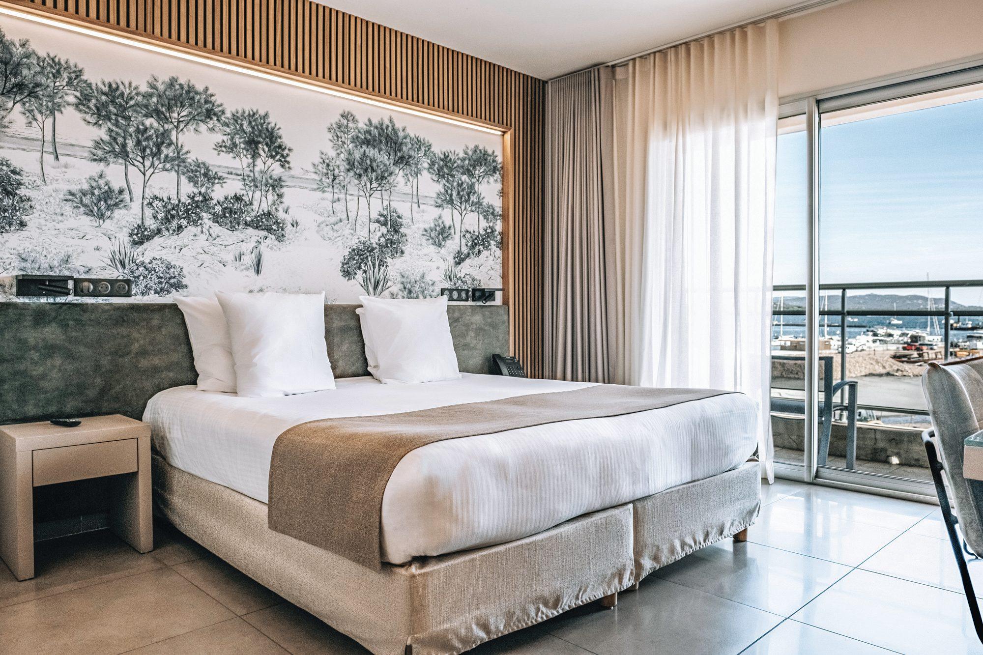 La chambre Confort vue mer avec balcon de l’Hôtel Costa Salina